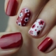 Le nail art permet de personnaliser vos ongles avec une infinité de motifs. Des classiques intemporels aux designs inspirés par la nature, en passant par les motifs géométriques audacieux, découvrez comment choisir ce qui reflète votre style.