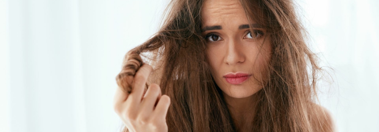 Comment avoir les pointes de cheveux moins sèches et moins cassantes